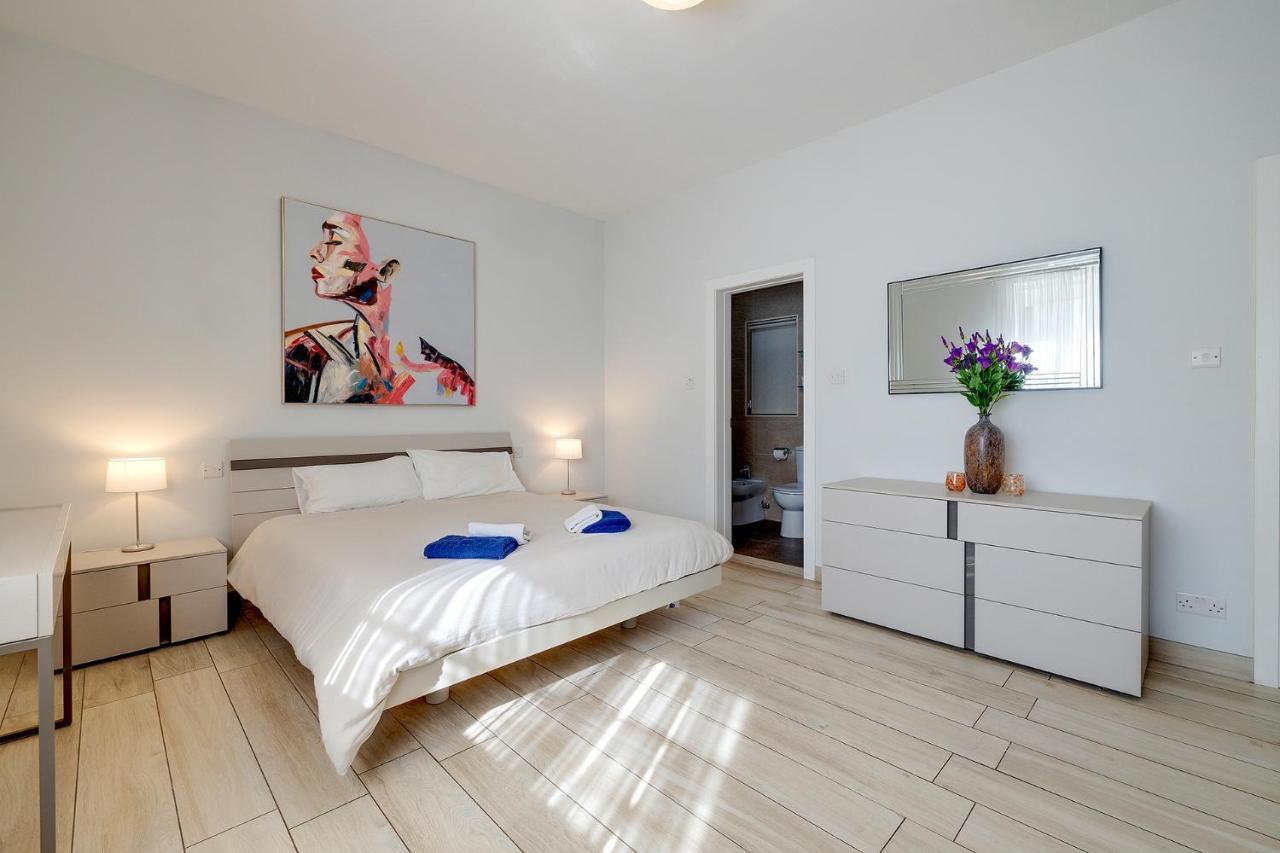 Stylish 3 Bedroom In St Julians Apartament St. Julian's