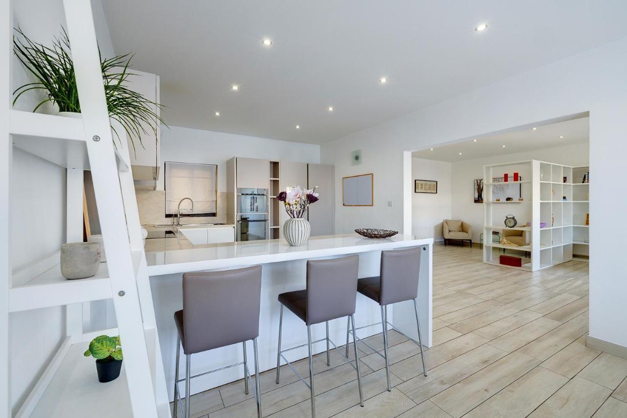 Stylish 3 Bedroom In St Julians *