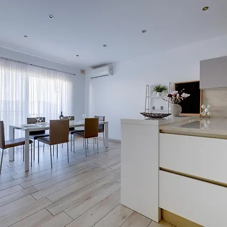 Stylish 3 Bedroom Holiday Apartment In St Julians Сент Джулианс Экстерьер фото
