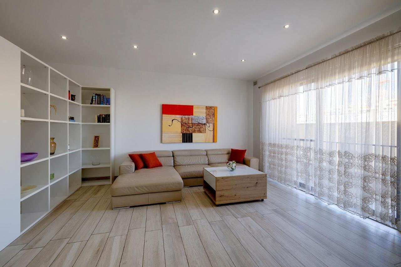 Apartment Stylish 3 Bedroom In St Julians