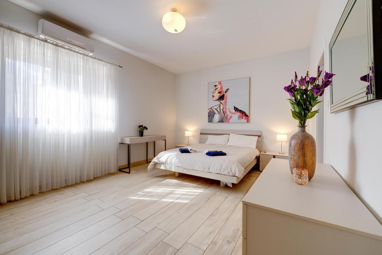 Stylish 3 Bedroom In St Julians